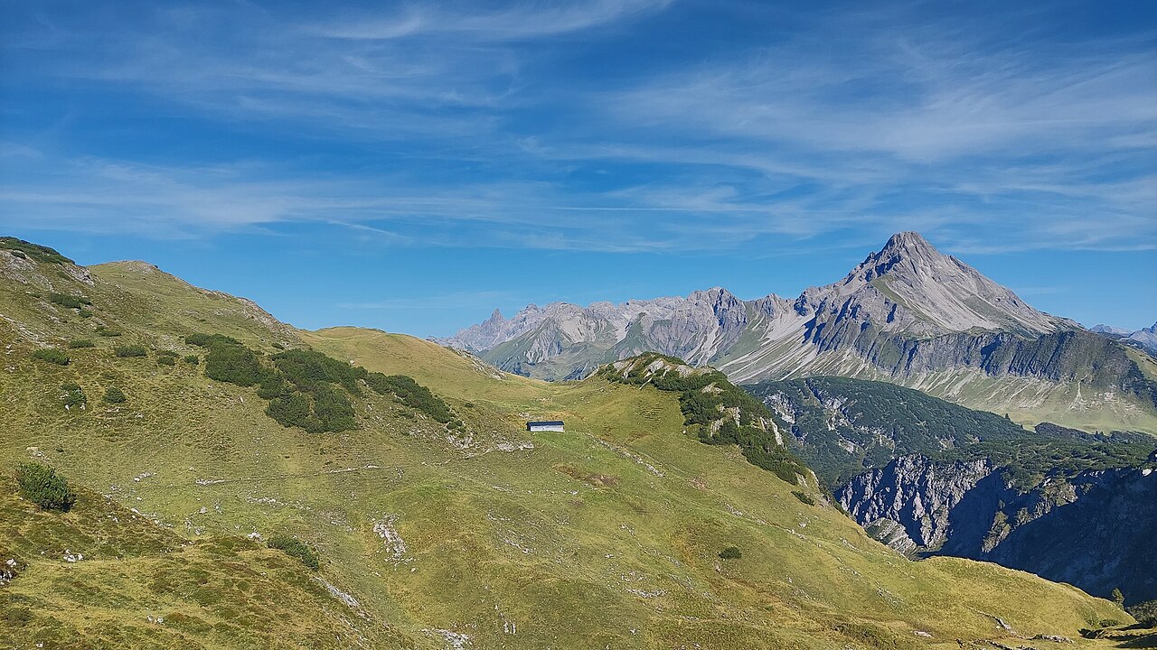 Koblachhütte, Hüttenkopf and Biberkopf in the Allgäu Alps, view from west