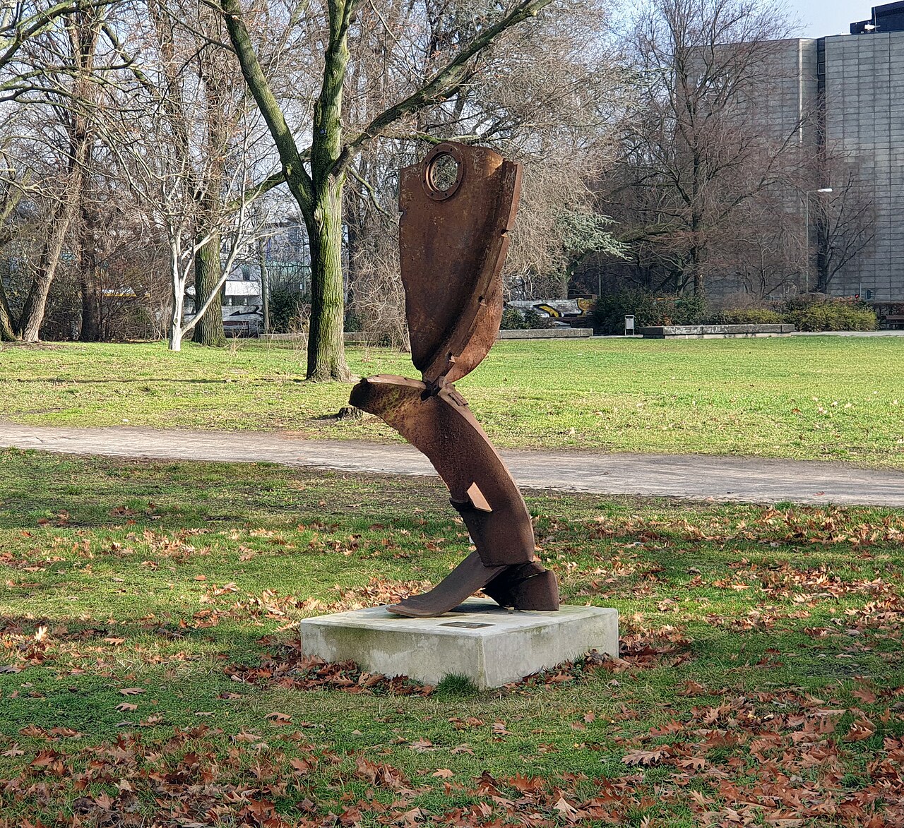 Sculpture, " Huksos " by Erwin Fabian , 2013, Lützowplatz, Berlin-Tiergarten , Germany