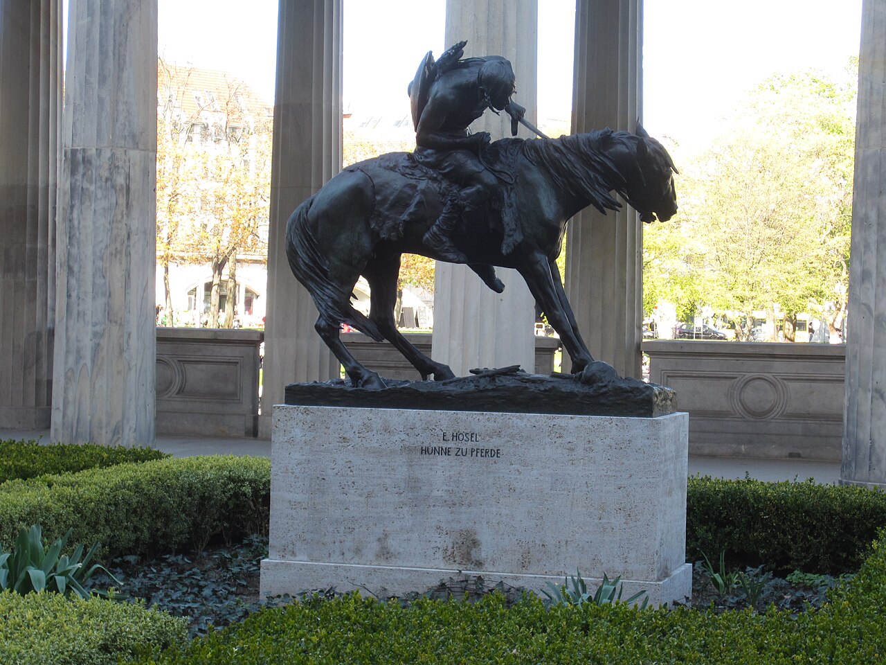 Hunne zu Pferde , Berlin, Germany (April 2016)