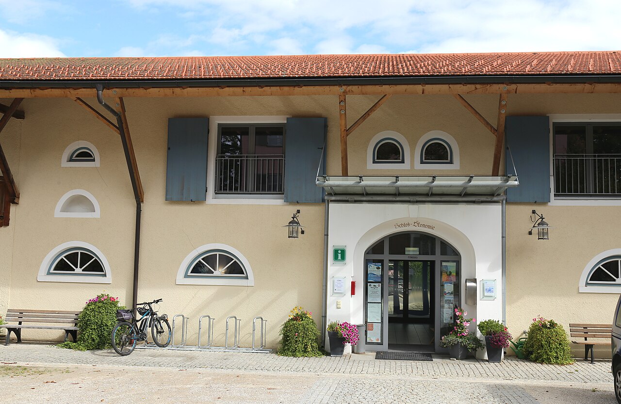 Schloßstraße 17, Grabenstätt