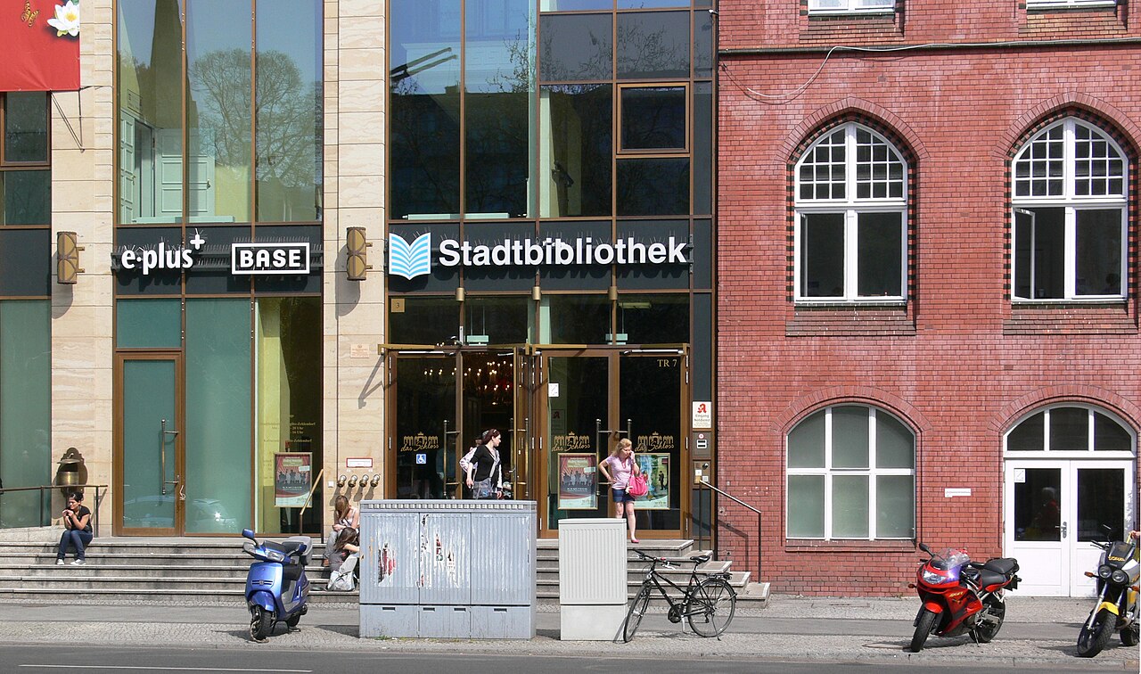 Ingeborg-Drewitz-Bibliothek (Stadtbibliothek Steglitz) im Einkaufszentrum "Das Schloss", Eingang Grunewaldstraße