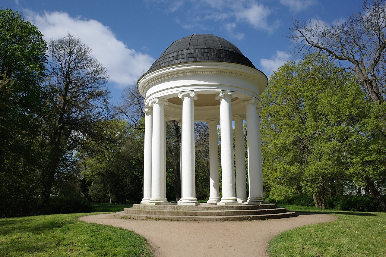 Dessau-Roßlau, Ortsteil Ziebigk, der Ionische Tempel im Landschaftspark Georgium