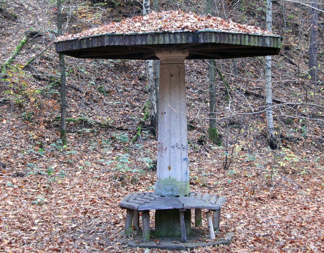 Jagddenkmal „Der Pilz“ in der Dresdner Heide