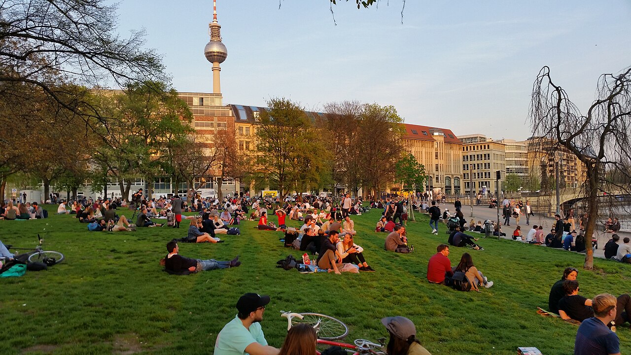 James-Simon-Park in Berlin, with people relaxing in the evening air