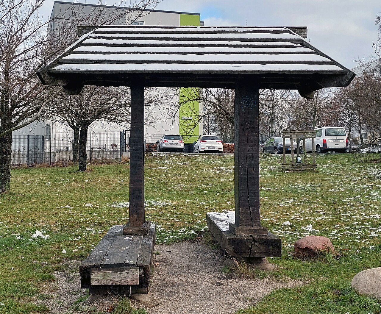 Memorial, " Japanisches Tor " by Wolfgang Stübner , 1995, Hagenower Ring 58, Berlin-Neu-Hohenschönhausen , Germany