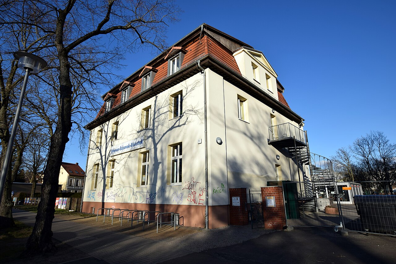 Johannes-Bobrowski-Bibliothek (library) in Berlin-Friedrichshagen, Germany (Peter-Hille-Straße 1)