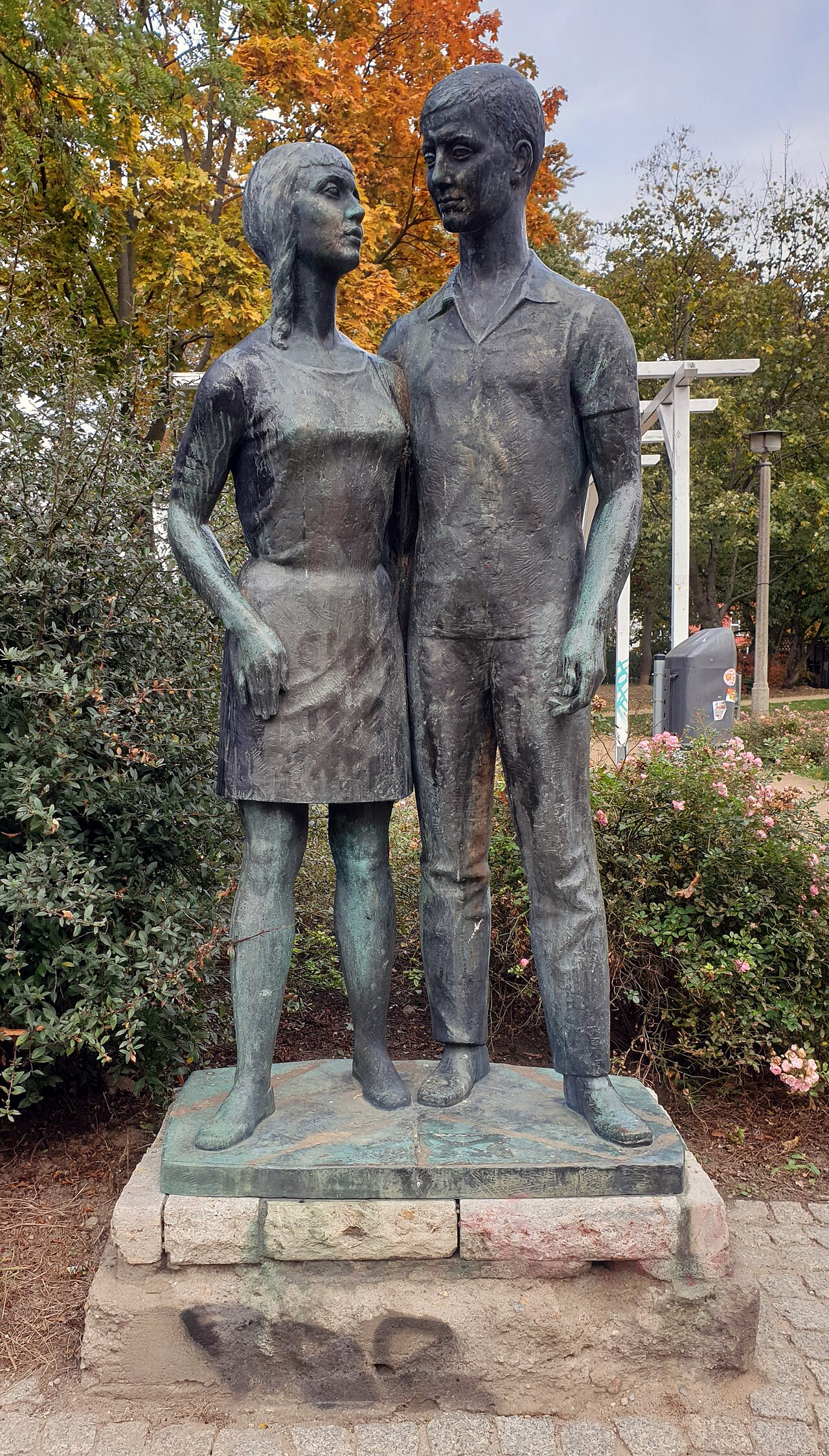 Sculpture, " Junge Sozialisten " by Erwin Damerow , 1970, Forckenbeckplatz, Berlin-Friedrichshain , Germany