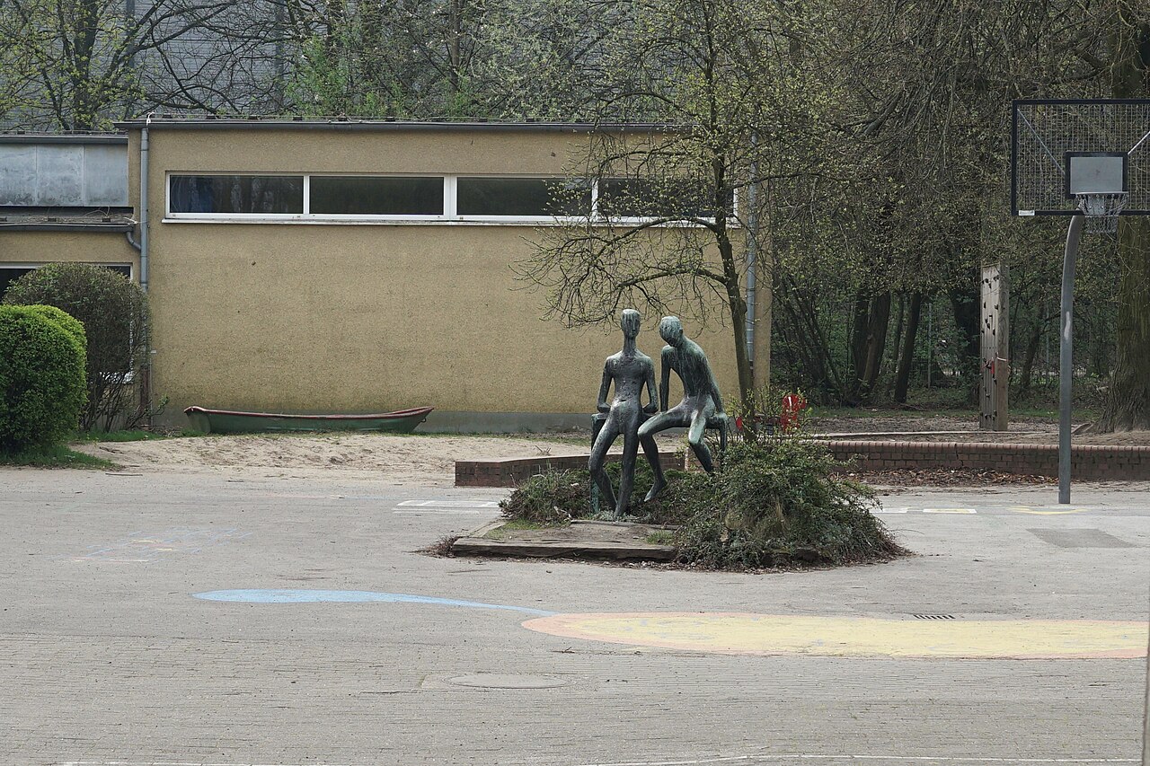 Foto von Jungs im Gespräch