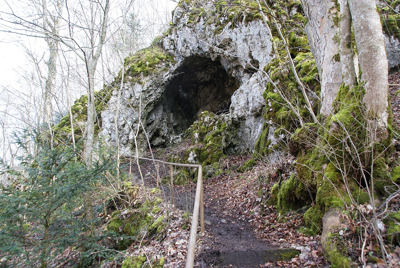 Käthra Kuche (Halbhöhle, Felsschutzdach) bei Briel (Ehingen (Donau))