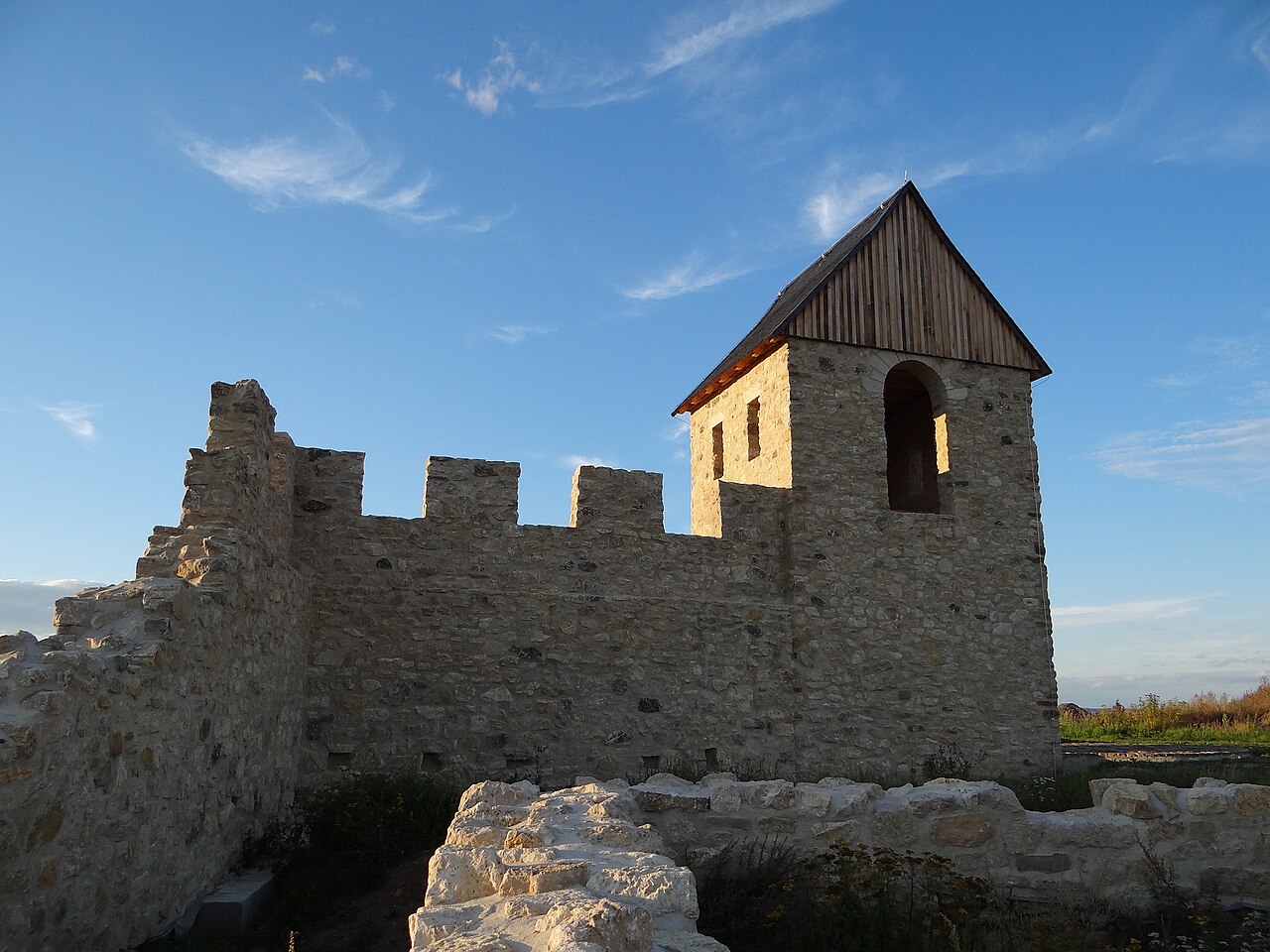 Archaeological Park Kaiserpfalz Werla - reconstructed "Westturm" view from south