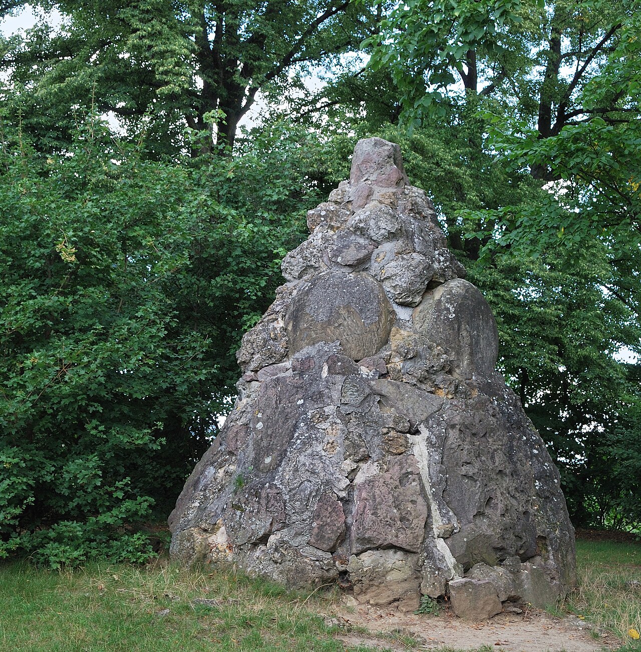The Kaiserstein ( Emperor stone ) in Hemmingen , errected for the memory of the visit of Emperor Wilhelm I