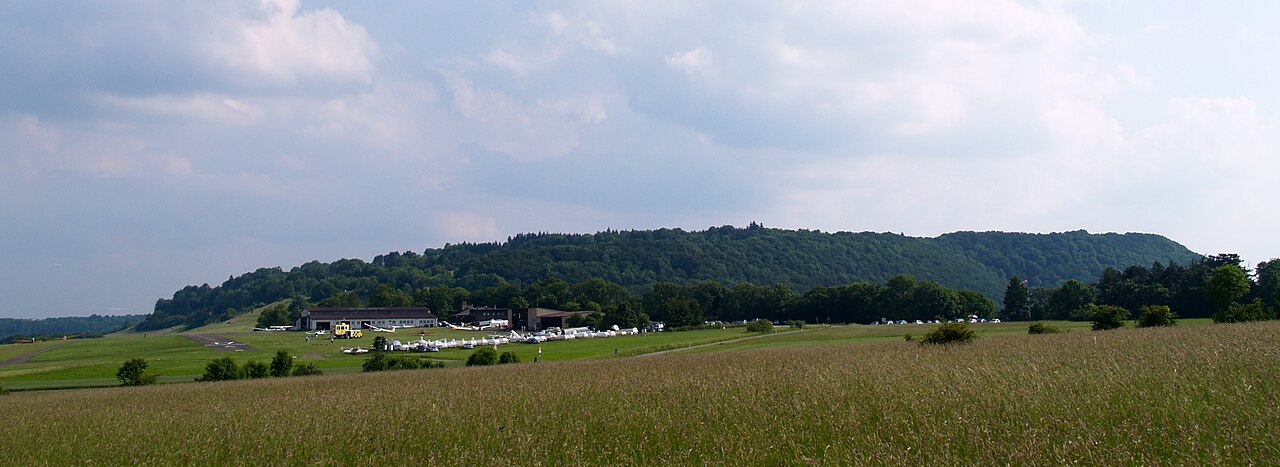 Ausgeschnittene und leicht farbraumoptimierte Variante von File:Kaltes Feld vom Hornberg