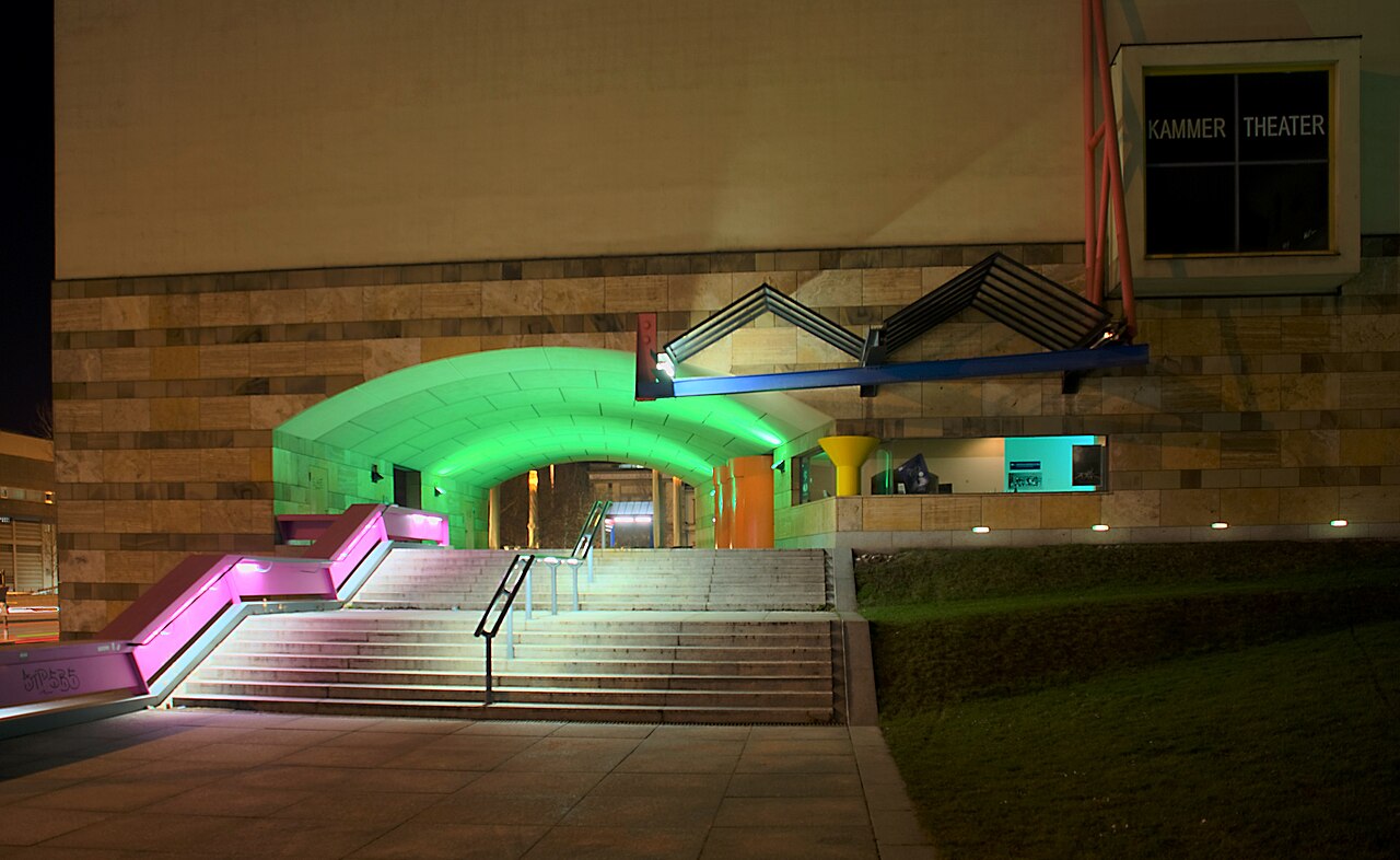 Kammertheater Stuttgart, Eingangsbereich (HDR-Bild aus drei Aufnahmen, mit WebHDR erstellt)