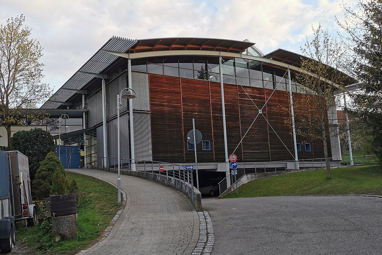 Karl-Mauch-Sporthalle von unten