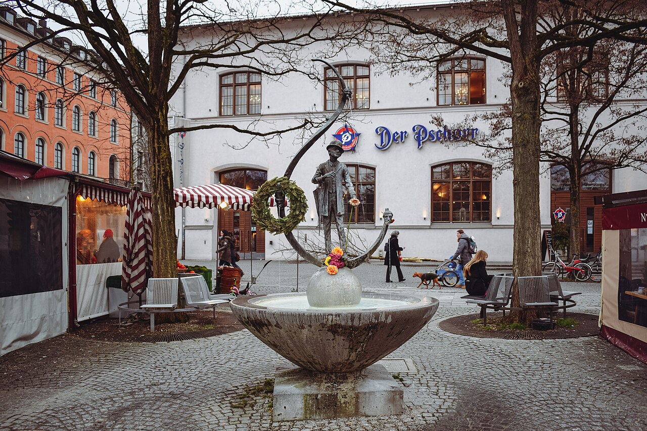 The front of the Karl-Valentin-Fountain on the Viktualienmarkt in Munich