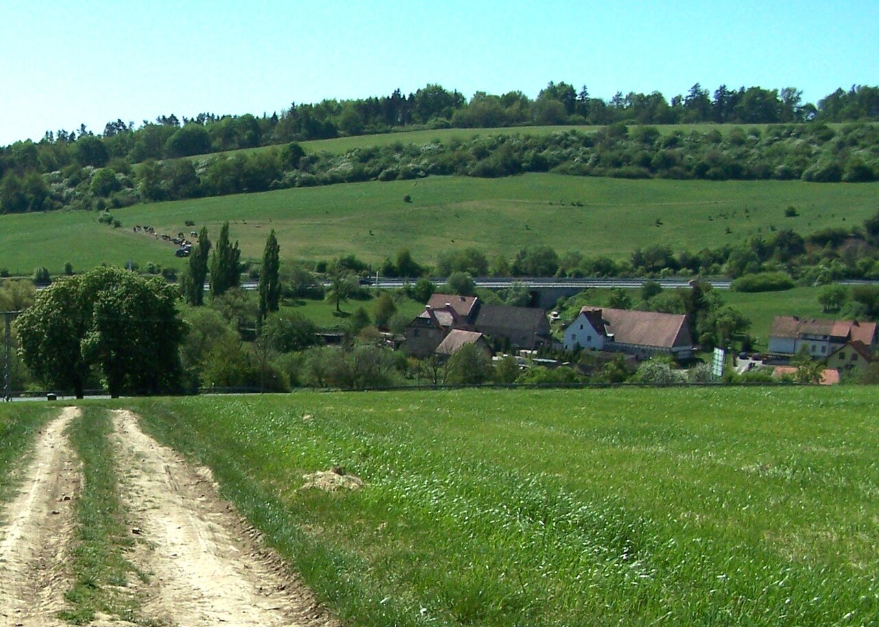 Der Eisenacher Stadtteil Ramsborn mit der Karlskuppe von Norden gesehen