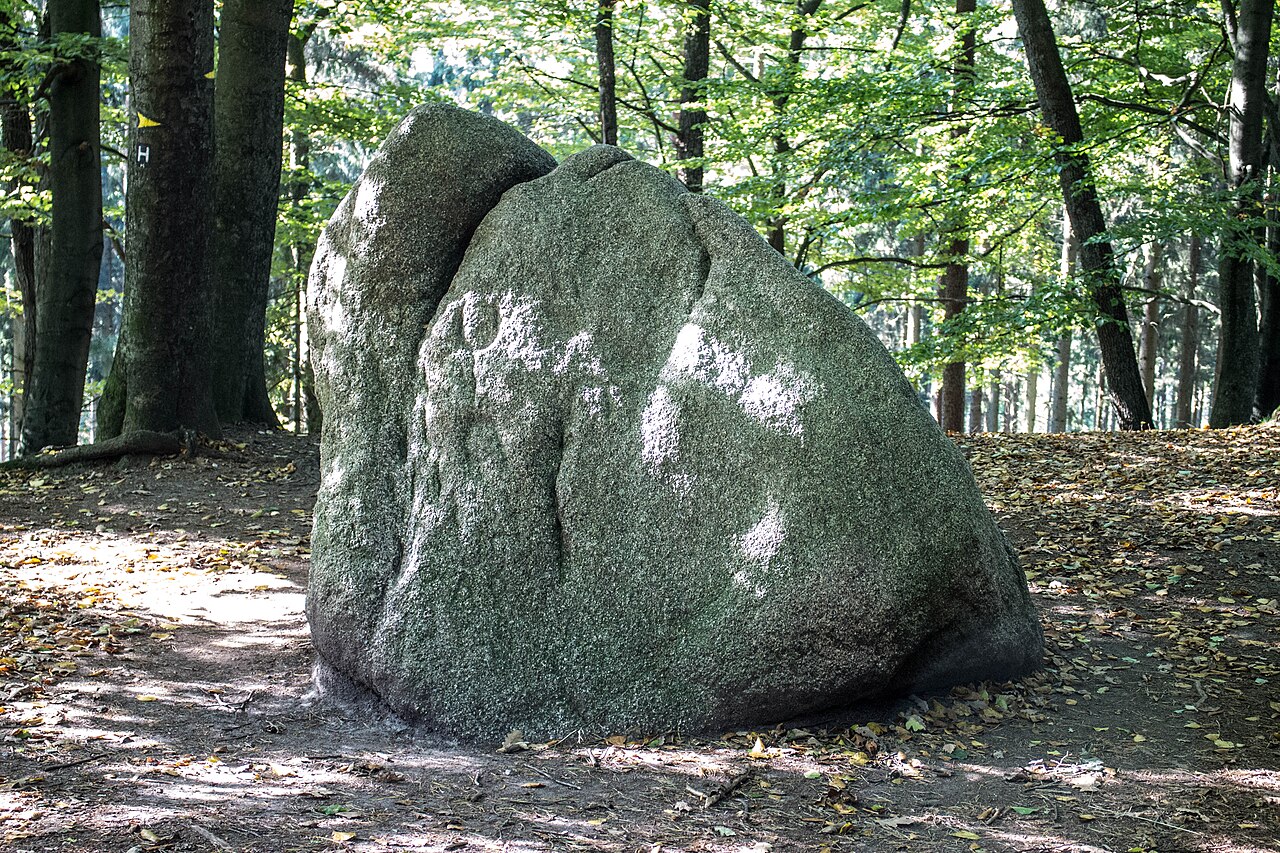 Karlstein bei Schwiederstorf (Ostseite)