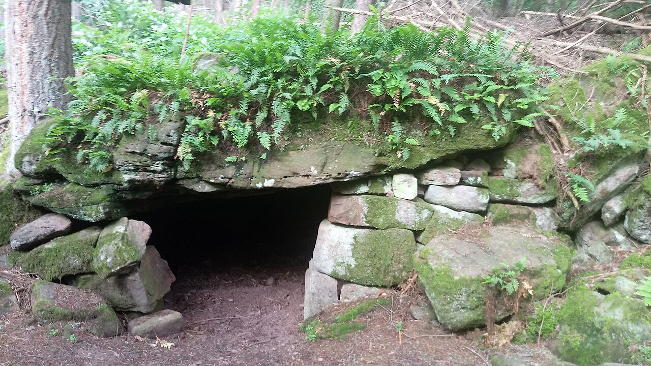 Karre-Franz-Höhle (Durch Verwerfung entstandene kleine