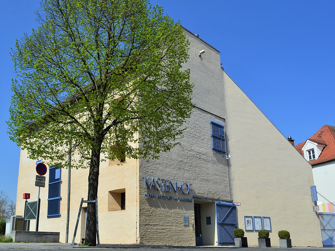 Der Eingang des 2019 neu eröffneten Kastenhof Landau - Das Museum für Steinzeit und Gegenwart