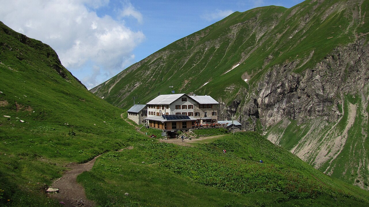 Die Kemptner Hütte (1844 m) in den Allgäuer Alpen