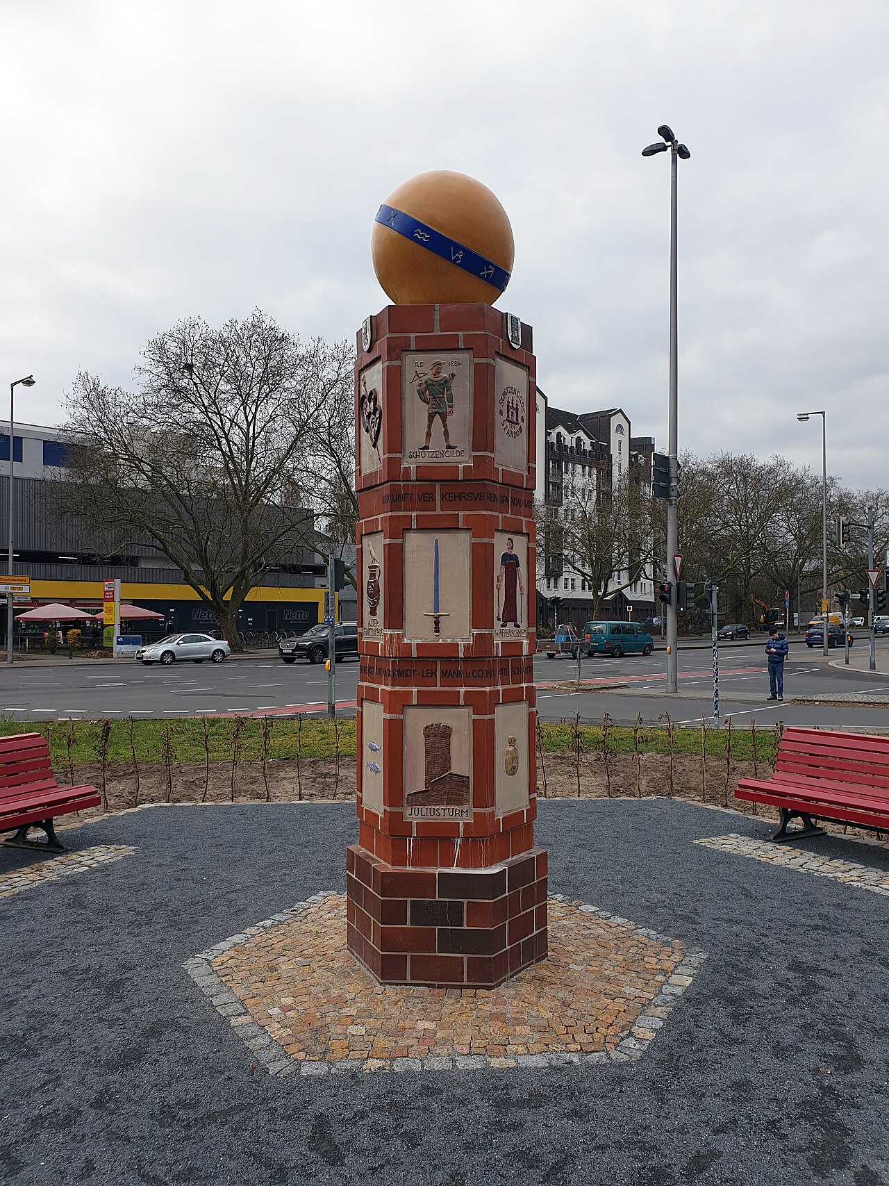 Steles, " Spandauer Verkehrssäule " by Gottfried Kappen , 1937, Heerstraße 220, Berlin-Wilhelmstadt , Germany