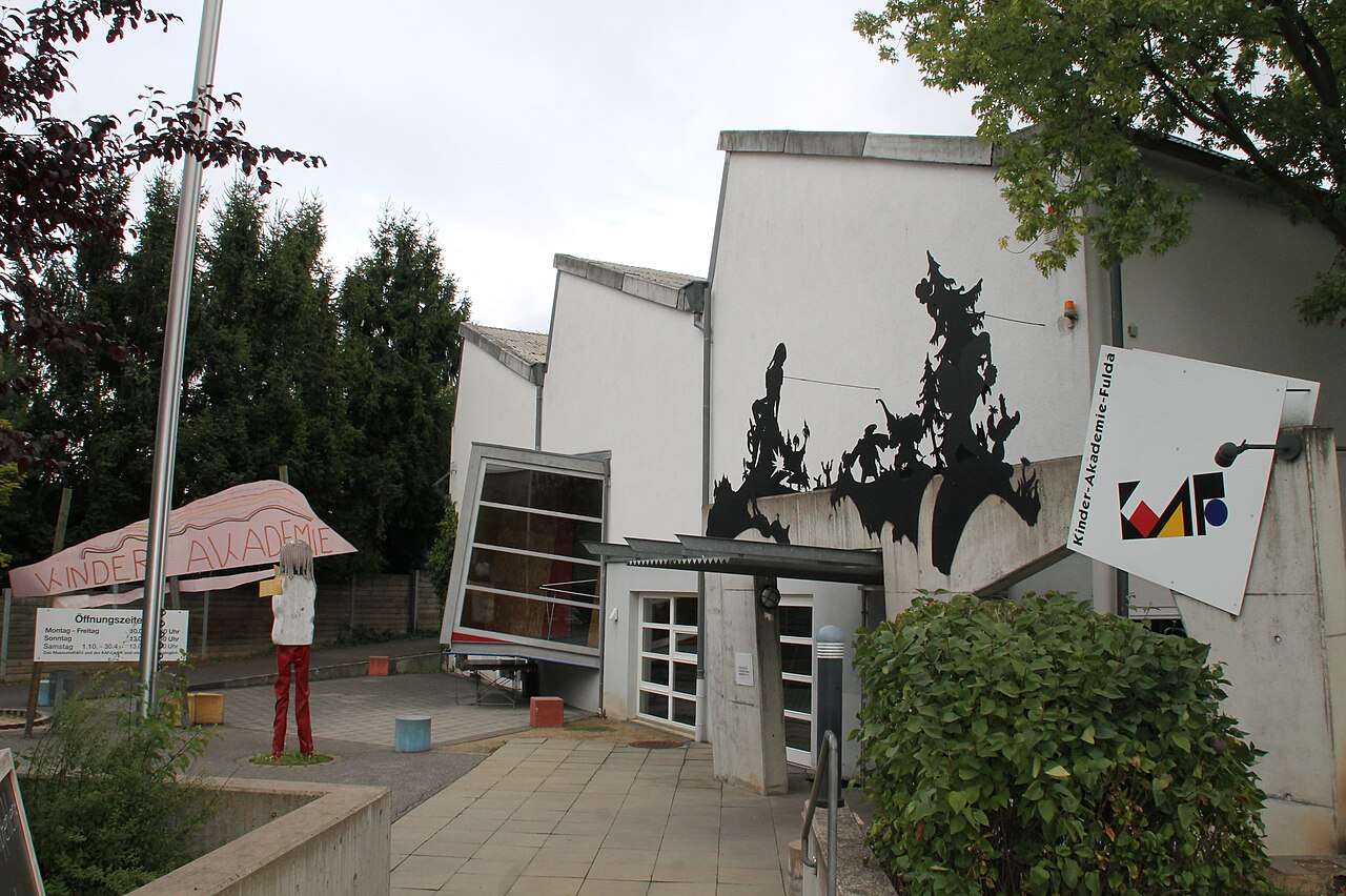 Außenansicht der Kinder-Akademie Fulda