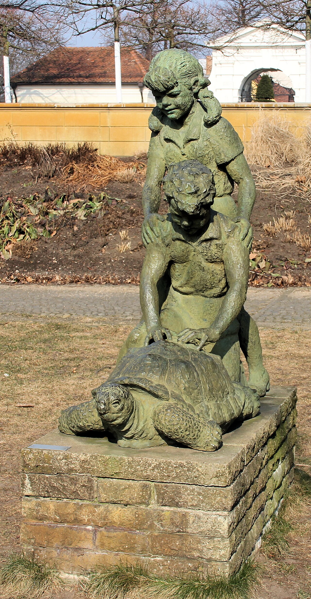 Memorial, " Kinder mit Schildkröte " by Walter Lerche , 1972, Schloßinsel, Berlin-Köpenick , Germany