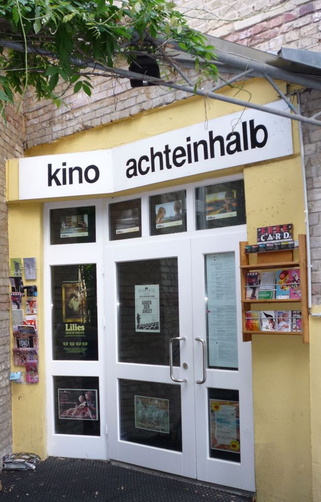 Eingang des kino achteinhalb in Saarbrücken