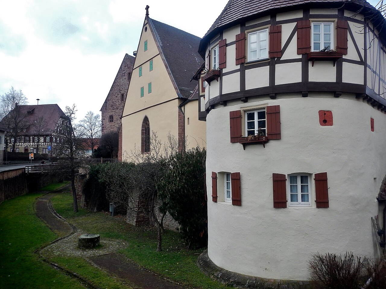 Historische Kirchenburg mit St
