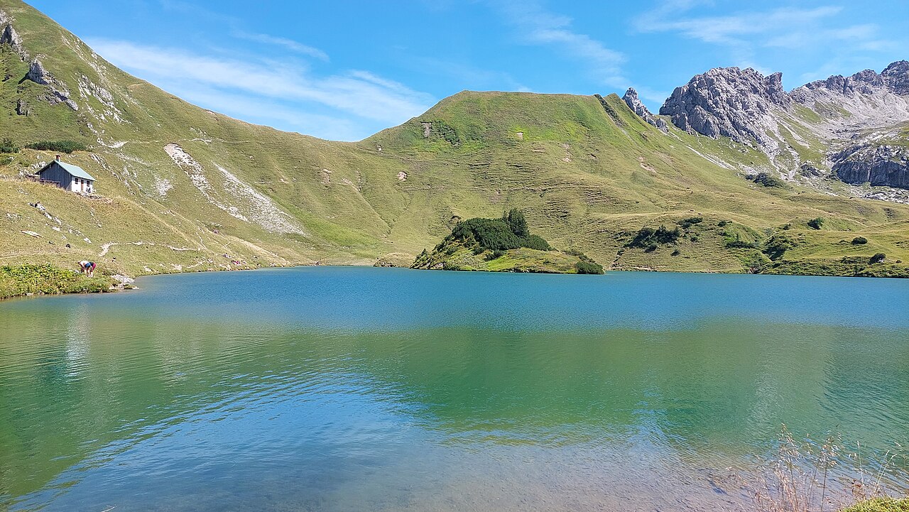 Kirchendachsattel, view across Schrecksee to the east