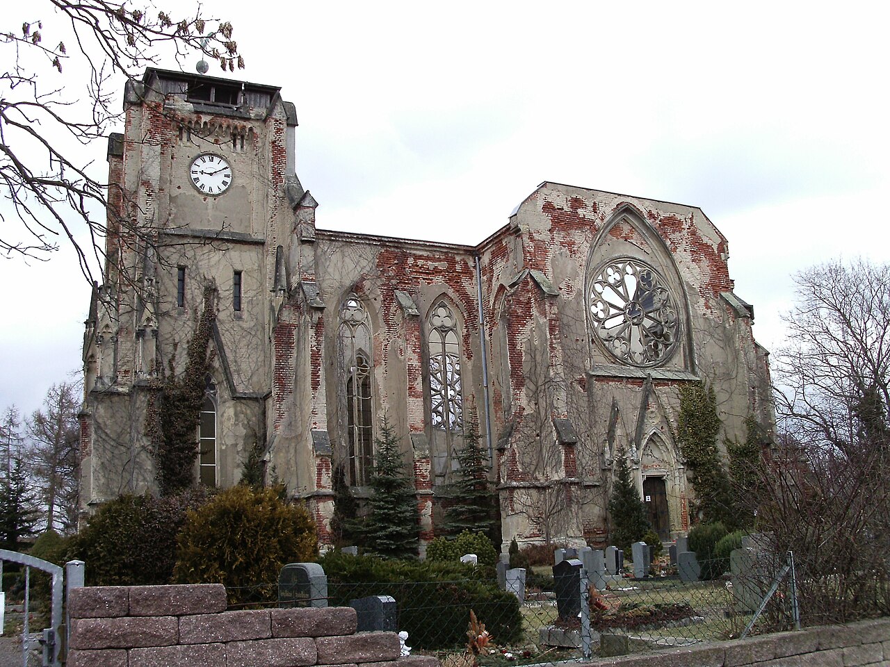 Church ruin in Wachau (Markkleeberg, Leipzig district, Saxony) from the south