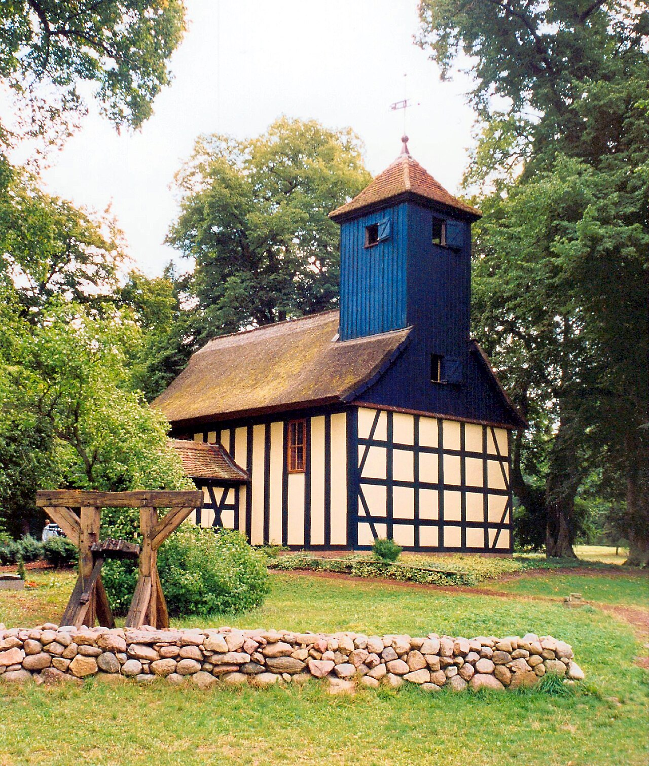 Foto von Kirchlein im Grünen
