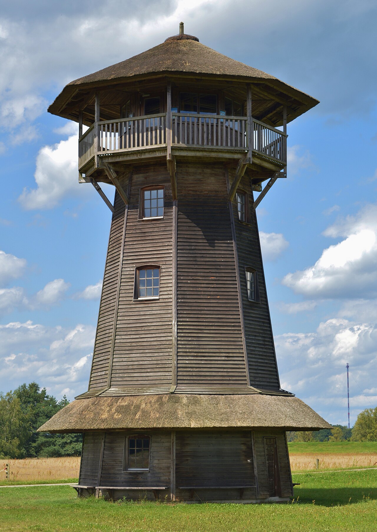 Klaus-Bahlsen observation tower near Nienwalde