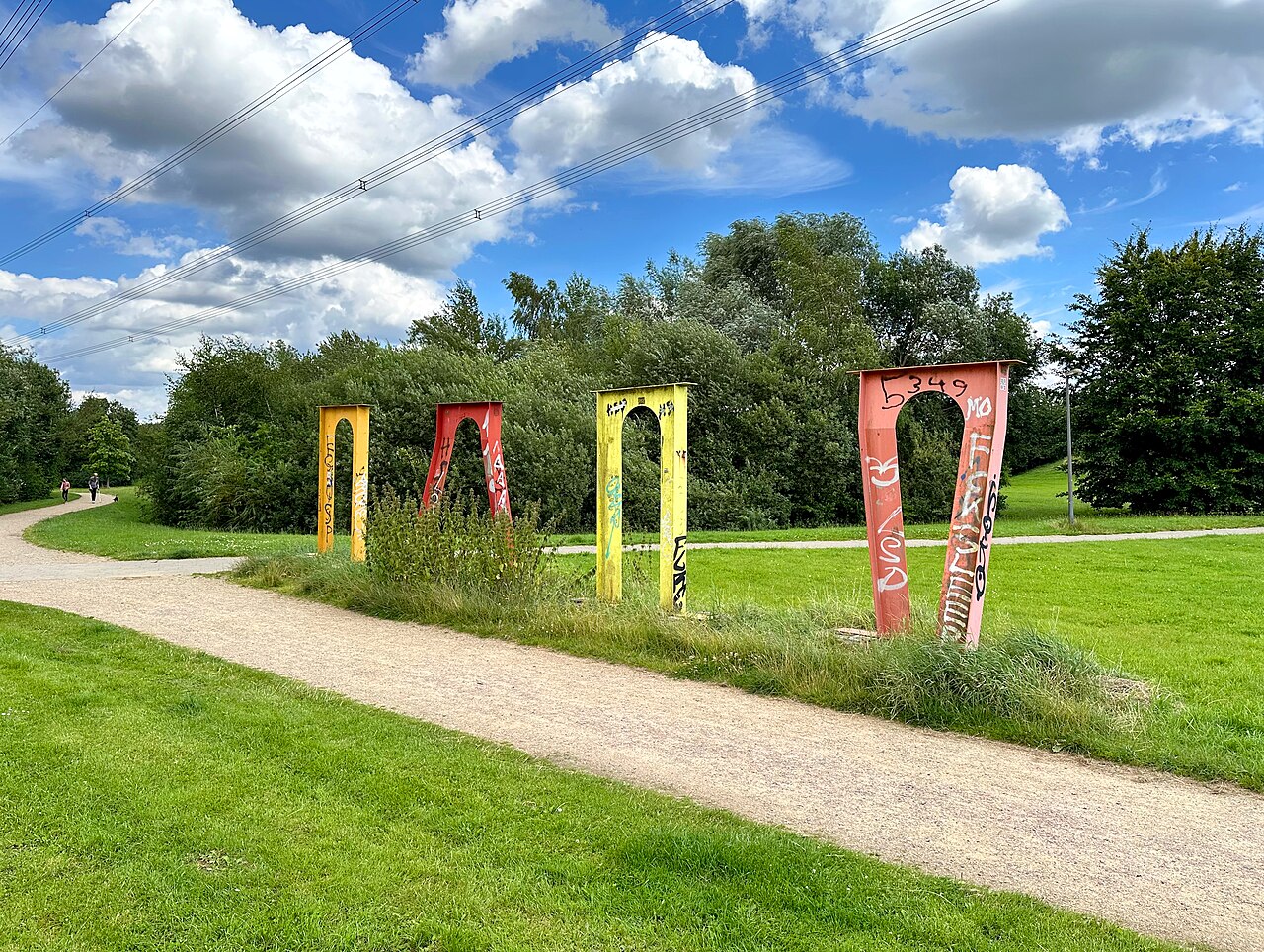 Stahlskulptur "Klee-Monolithen" (2011) von Arthur und Martin Boltze, Neuallermöher Querweg, Hamburg-Neuallermöhe
