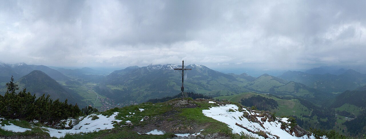 Der Gipfel des Kleinen Traithen mit dem Gipfelkreuz