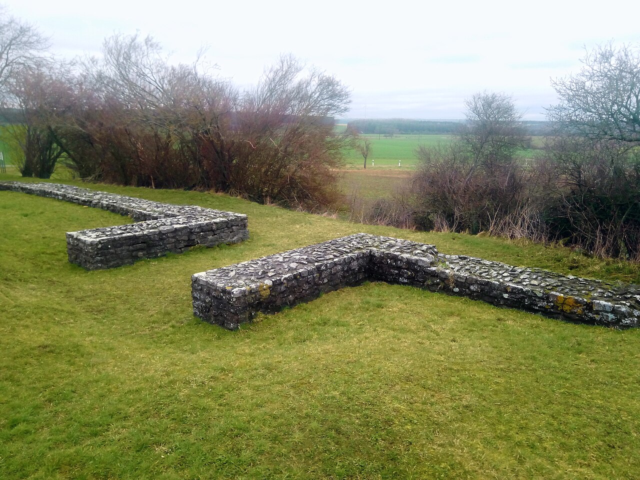 Rekonstruiertes Osttor des Kleinkastell Haselburg, Gerolzahn, 49