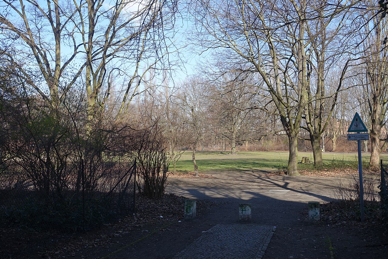 This is a picture of the Berliner Kulturdenkmal ( cultural monument ) with the ID