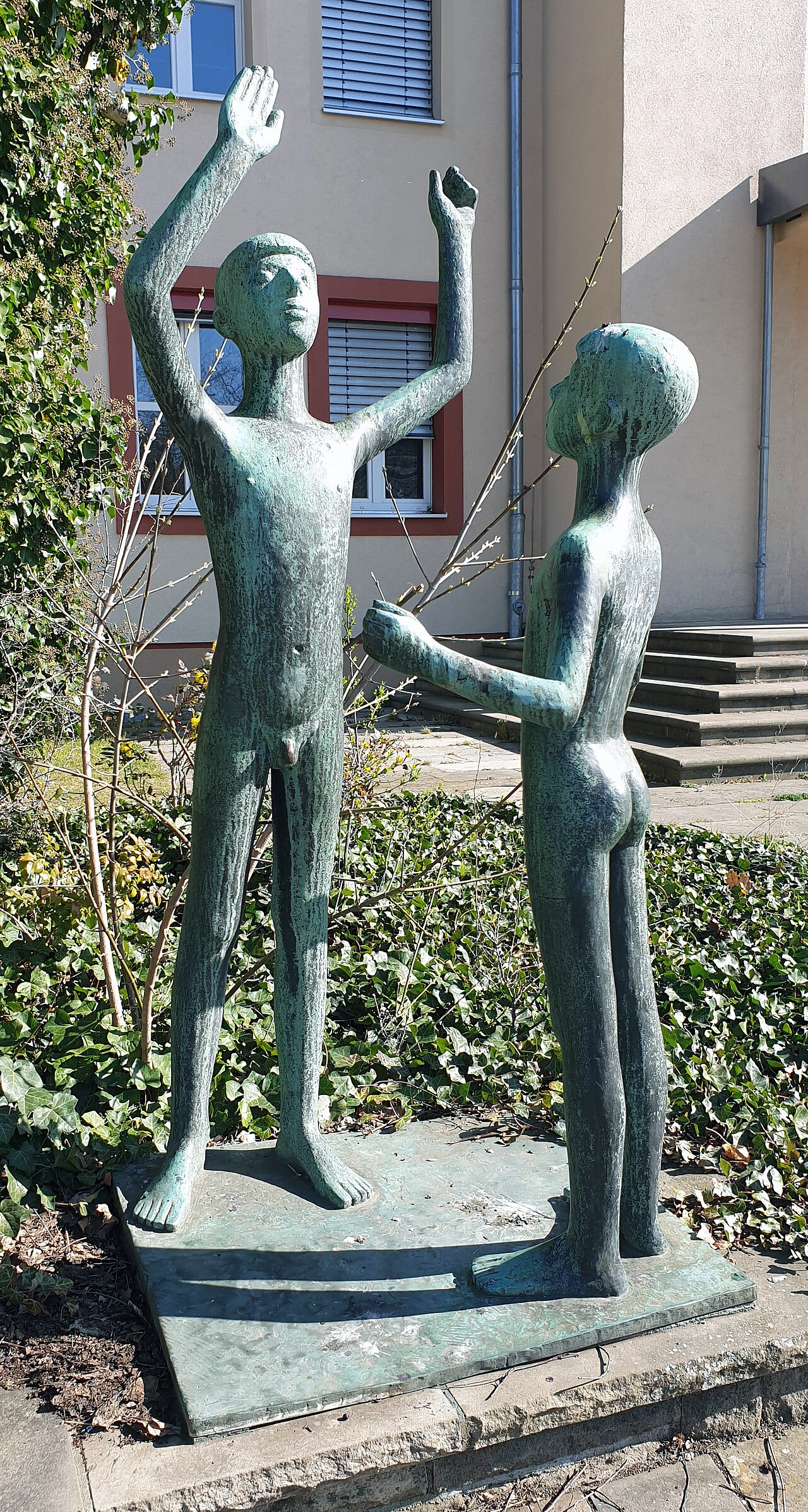 Sculpture," Stehendes Knabenpaar " by Hein Sinken , 1952, Ellernweg 20, Berlin-Johannisthal , Germany