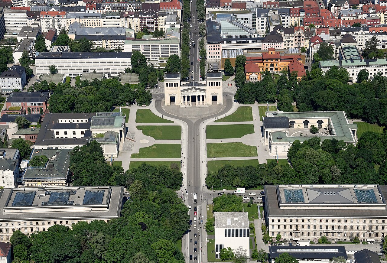 Aerial image of the Königsplatz in Munich (view from the southeast)