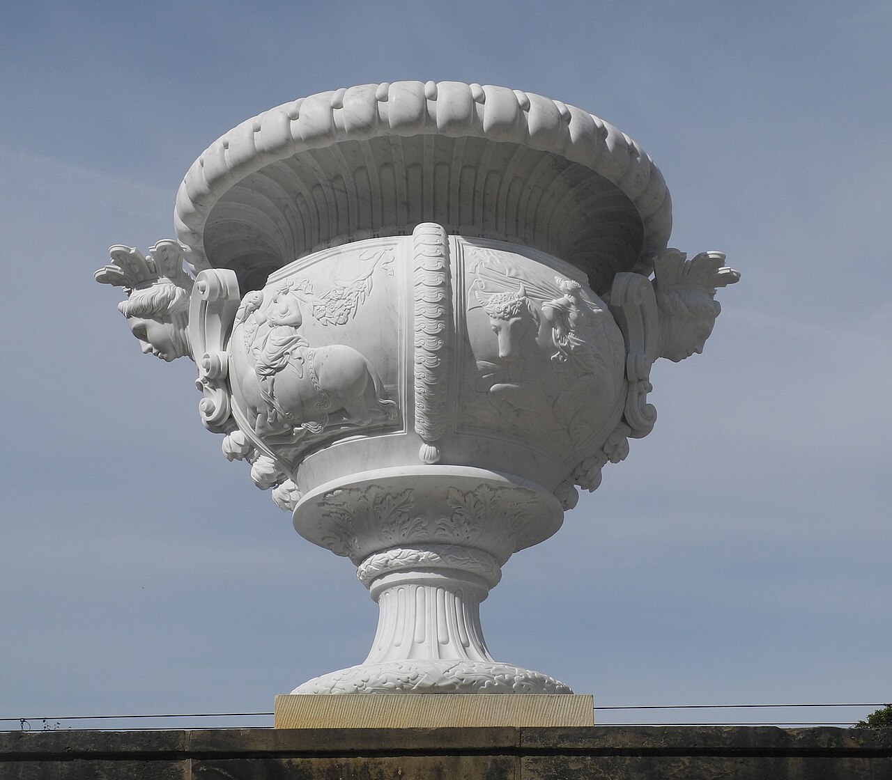 Kontinentenvase am Eingang zum Großen Garten in Dresden, Lennéstraße