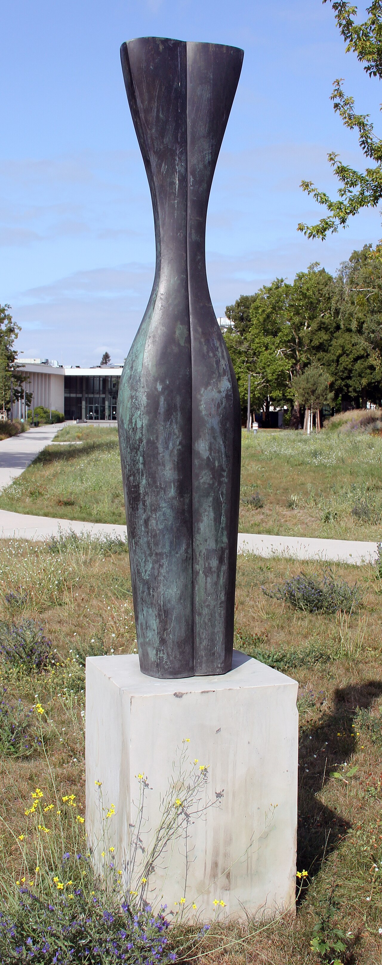 Sculpture, " Torso " by Karl Hartung , 1953, Van't-Hoff-Straße 6, Berlin-Dahlem , Germany
