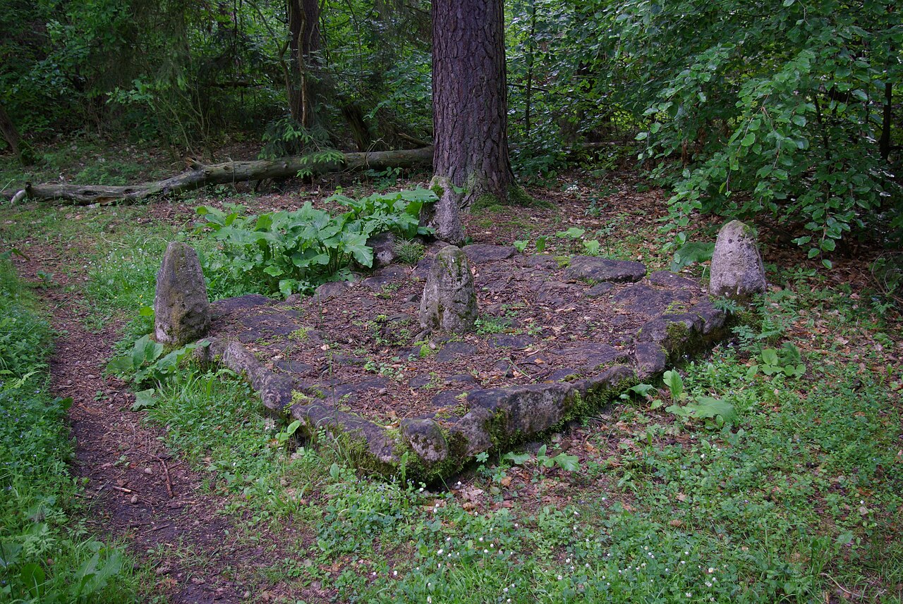 Kosbacher Altar aus der jüngeren Hallstattzeit im Erlanger Stadtteil Kosbach