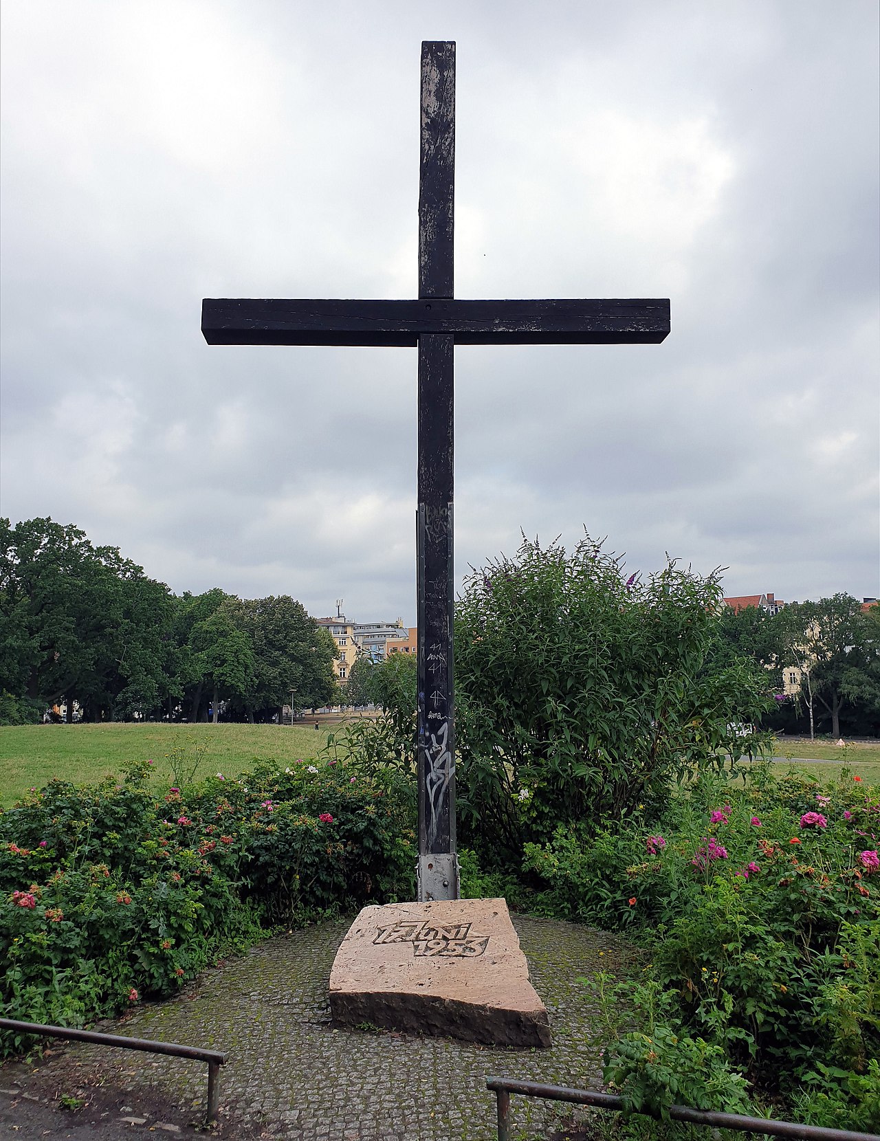Memorial, 17