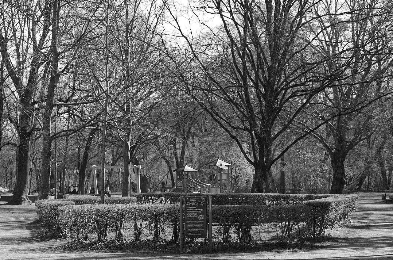 Kronepark zur Zeit des Laubaustriebs, Zugänge und Parkszenerien