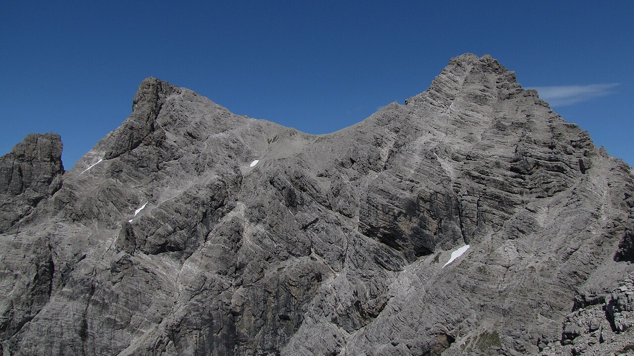 Blick vom Muttlerkopf (2366 m) nach Nordosten auf die Krottenspitze (2551 m) und die Öfnerspitze (2576 m)