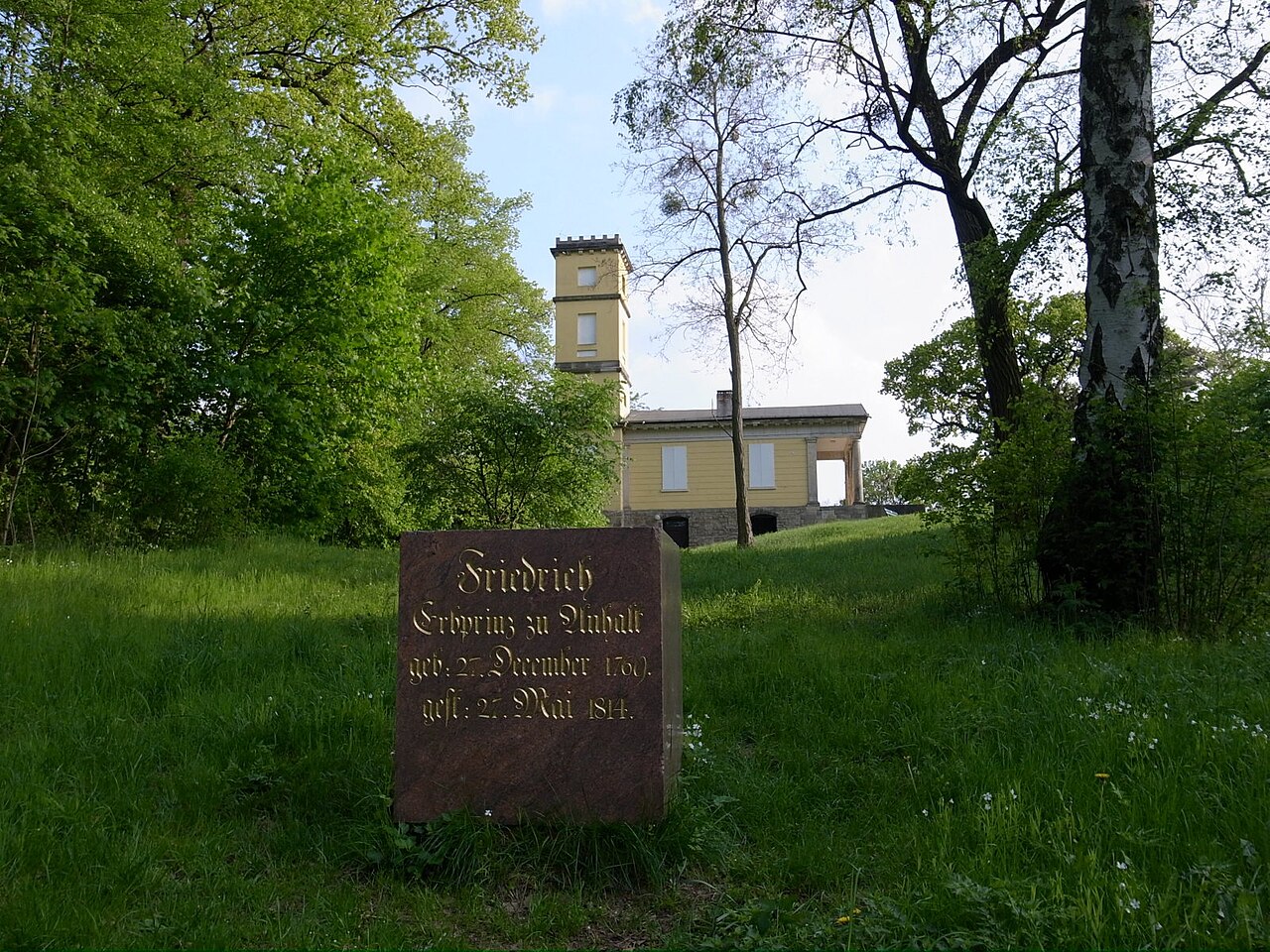 Friedrich Prinz von Anhalt-Dessau,Gedenkstein am Weinberghaus im Kühnauer Park