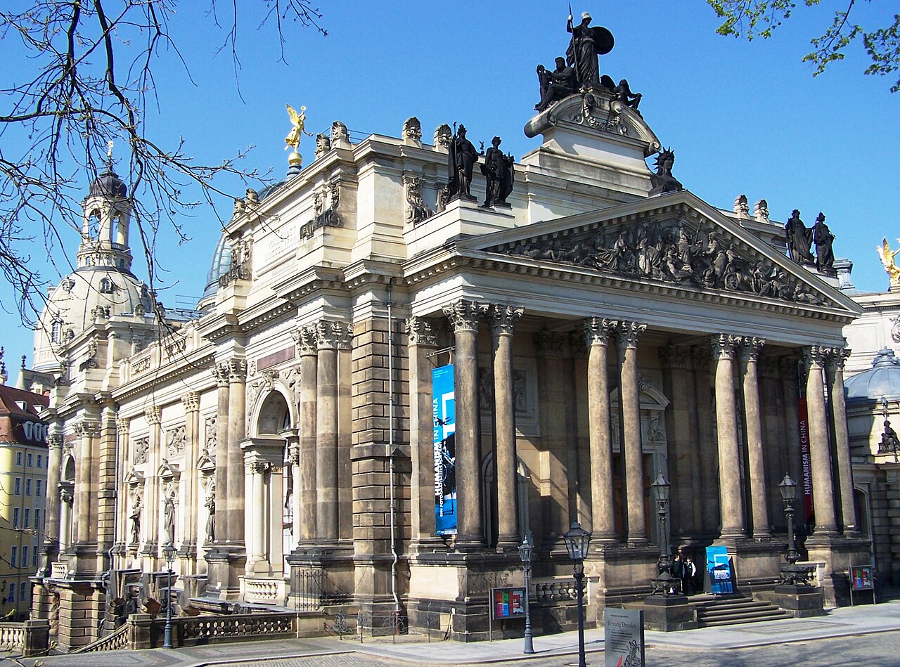 Portal der Kunstakademie auf der Brühlschen Terrasse