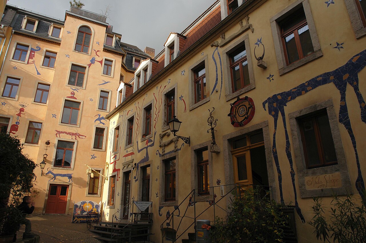 Hof der Fabelwesen im Kunsthof der Dresdner Neustadt