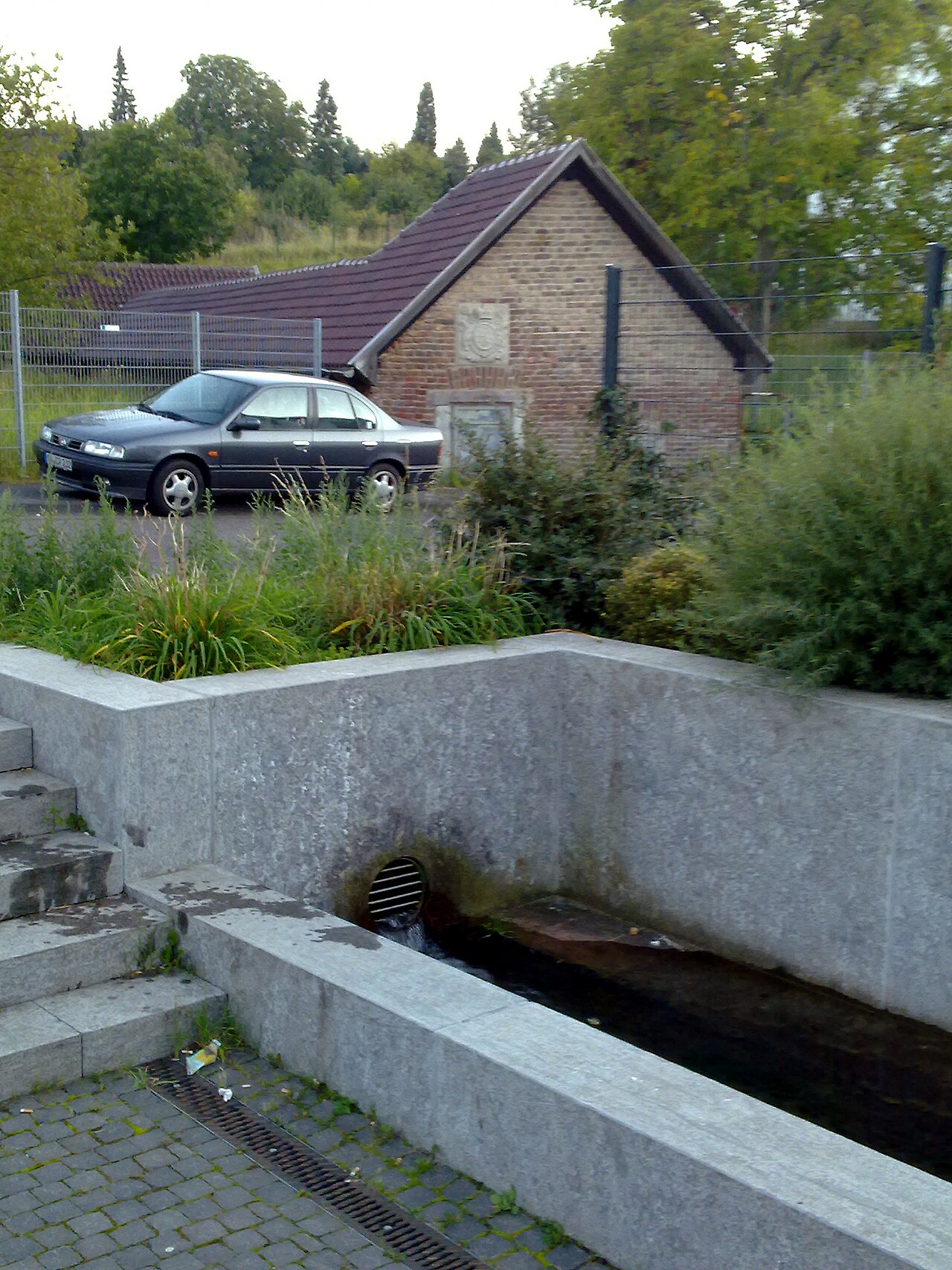 Altes Brunnenhaus und Neueinfassung der Kurfürstenquelle in Duisdorf