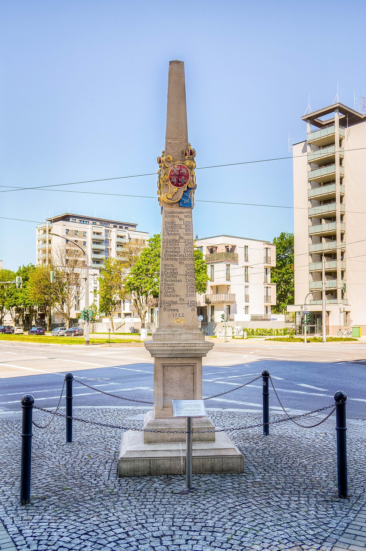 Kursächsische Postmeilensäule-Distanzsäule in Dresden an der Kreuzung Freiberger Straße / Hertha-Lindner-Straße